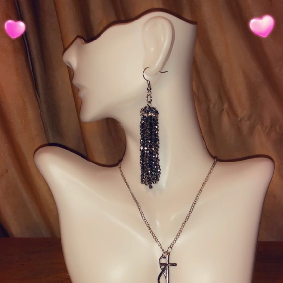 ‼️Sold‼️Silver Beaded Short Tassel Dangle Earrings - Picture 2 of 5